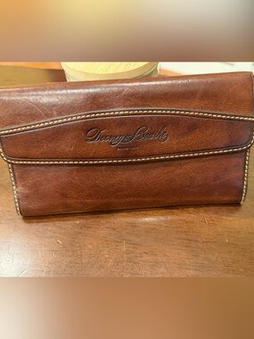 EUC Dooney & Bourke Brown Leather Long Flourentine Vachetta Wallet